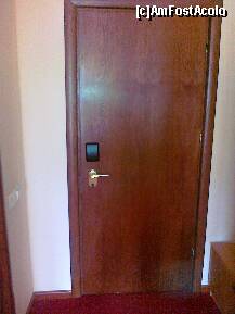 [P06] usa - cu cheie; cartela la intrerupator; vedere dinspre camera » foto by Chloe
 - 
<span class="allrVoted glyphicon glyphicon-heart hidden" id="av237535"></span>
<a class="m-l-10 hidden" id="sv237535" onclick="voting_Foto_DelVot(,237535,3241)" role="button">șterge vot <span class="glyphicon glyphicon-remove"></span></a>
<a id="v9237535" class=" c-red"  onclick="voting_Foto_SetVot(237535)" role="button"><span class="glyphicon glyphicon-heart-empty"></span> <b>LIKE</b> = Votează poza</a> <img class="hidden"  id="f237535W9" src="/imagini/loader.gif" border="0" /><span class="AjErrMes hidden" id="e237535ErM"></span>