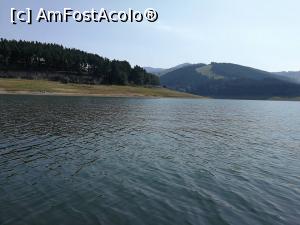 [P05] Lacul Bicaz, in plimbare cu barca » foto by ancutza26
 - 
<span class="allrVoted glyphicon glyphicon-heart hidden" id="av894597"></span>
<a class="m-l-10 hidden" id="sv894597" onclick="voting_Foto_DelVot(,894597,3303)" role="button">șterge vot <span class="glyphicon glyphicon-remove"></span></a>
<a id="v9894597" class=" c-red"  onclick="voting_Foto_SetVot(894597)" role="button"><span class="glyphicon glyphicon-heart-empty"></span> <b>LIKE</b> = Votează poza</a> <img class="hidden"  id="f894597W9" src="/imagini/loader.gif" border="0" /><span class="AjErrMes hidden" id="e894597ErM"></span>
