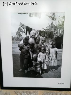 [P24] Foto cu călugărul misionar înconjurat de copiii din Congo » foto by crismis
 - 
<span class="allrVoted glyphicon glyphicon-heart hidden" id="av967936"></span>
<a class="m-l-10 hidden" id="sv967936" onclick="voting_Foto_DelVot(,967936,3304)" role="button">șterge vot <span class="glyphicon glyphicon-remove"></span></a>
<a id="v9967936" class=" c-red"  onclick="voting_Foto_SetVot(967936)" role="button"><span class="glyphicon glyphicon-heart-empty"></span> <b>LIKE</b> = Votează poza</a> <img class="hidden"  id="f967936W9" src="/imagini/loader.gif" border="0" /><span class="AjErrMes hidden" id="e967936ErM"></span>