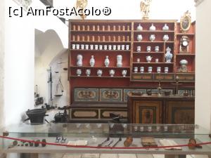 [P14] Mănăstirea Franciscană, Muzeul Farmaciei unde se pot vedea instrumente vechi de laborator, cărți rare dar și obiecte religioase.  » foto by Aurici
 - 
<span class="allrVoted glyphicon glyphicon-heart hidden" id="av1014635"></span>
<a class="m-l-10 hidden" id="sv1014635" onclick="voting_Foto_DelVot(,1014635,3304)" role="button">șterge vot <span class="glyphicon glyphicon-remove"></span></a>
<a id="v91014635" class=" c-red"  onclick="voting_Foto_SetVot(1014635)" role="button"><span class="glyphicon glyphicon-heart-empty"></span> <b>LIKE</b> = Votează poza</a> <img class="hidden"  id="f1014635W9" src="/imagini/loader.gif" border="0" /><span class="AjErrMes hidden" id="e1014635ErM"></span>
