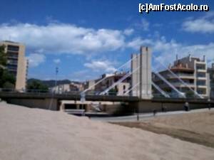 [P10] pasajul prin care se ajunge la plaja, cu pasarela de promenada, iar alaturi sina trenului silentios ce duce prin statiuni, la Barcelona. A doua cladire pe stinga este hotelul » foto by Swan1
 - 
<span class="allrVoted glyphicon glyphicon-heart hidden" id="av513486"></span>
<a class="m-l-10 hidden" id="sv513486" onclick="voting_Foto_DelVot(,513486,3356)" role="button">șterge vot <span class="glyphicon glyphicon-remove"></span></a>
<a id="v9513486" class=" c-red"  onclick="voting_Foto_SetVot(513486)" role="button"><span class="glyphicon glyphicon-heart-empty"></span> <b>LIKE</b> = Votează poza</a> <img class="hidden"  id="f513486W9" src="/imagini/loader.gif" border="0" /><span class="AjErrMes hidden" id="e513486ErM"></span>