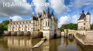 P02 [SEP-2013] Castelul Chenonceau, vedere laterală cu turnul medieval, podul cu puntea mobilă și galeria exterioară