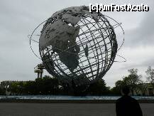 P03 [MAY-2011] In Flushing Meadows–Corona Park din Queens era aceasta sculptura uriasa