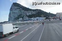 [P06] Stânca Gibraltarului, văzută de pe pista aeroportului » foto by Costi
 - 
<span class="allrVoted glyphicon glyphicon-heart hidden" id="av198067"></span>
<a class="m-l-10 hidden" id="sv198067" onclick="voting_Foto_DelVot(,198067,3397)" role="button">șterge vot <span class="glyphicon glyphicon-remove"></span></a>
<a id="v9198067" class=" c-red"  onclick="voting_Foto_SetVot(198067)" role="button"><span class="glyphicon glyphicon-heart-empty"></span> <b>LIKE</b> = Votează poza</a> <img class="hidden"  id="f198067W9" src="/imagini/loader.gif" border="0" /><span class="AjErrMes hidden" id="e198067ErM"></span>