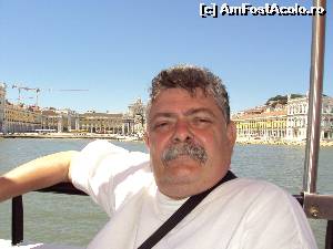 [P12] În croazieră pe Teju: în fundalul fotografiei se vede (parţial) monumentul din Praca do Comercio.  » foto by Carmen Ion
 - 
<span class="allrVoted glyphicon glyphicon-heart hidden" id="av613041"></span>
<a class="m-l-10 hidden" id="sv613041" onclick="voting_Foto_DelVot(,613041,3414)" role="button">șterge vot <span class="glyphicon glyphicon-remove"></span></a>
<a id="v9613041" class=" c-red"  onclick="voting_Foto_SetVot(613041)" role="button"><span class="glyphicon glyphicon-heart-empty"></span> <b>LIKE</b> = Votează poza</a> <img class="hidden"  id="f613041W9" src="/imagini/loader.gif" border="0" /><span class="AjErrMes hidden" id="e613041ErM"></span>