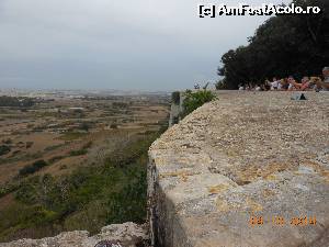 [P26] Mdina - Lângă zidurile fortificate ale oraşului.  » foto by iulianic
 - 
<span class="allrVoted glyphicon glyphicon-heart hidden" id="av578793"></span>
<a class="m-l-10 hidden" id="sv578793" onclick="voting_Foto_DelVot(,578793,3421)" role="button">șterge vot <span class="glyphicon glyphicon-remove"></span></a>
<a id="v9578793" class=" c-red"  onclick="voting_Foto_SetVot(578793)" role="button"><span class="glyphicon glyphicon-heart-empty"></span> <b>LIKE</b> = Votează poza</a> <img class="hidden"  id="f578793W9" src="/imagini/loader.gif" border="0" /><span class="AjErrMes hidden" id="e578793ErM"></span>