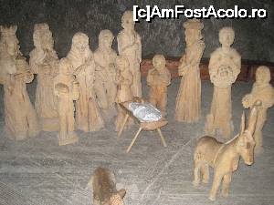 [P03] Statuete de lemn intr-o mina de sare. Putine puncte de atractie in aceasta salina.  » foto by senateo
 - 
<span class="allrVoted glyphicon glyphicon-heart hidden" id="av664163"></span>
<a class="m-l-10 hidden" id="sv664163" onclick="voting_Foto_DelVot(,664163,3441)" role="button">șterge vot <span class="glyphicon glyphicon-remove"></span></a>
<a id="v9664163" class=" c-red"  onclick="voting_Foto_SetVot(664163)" role="button"><span class="glyphicon glyphicon-heart-empty"></span> <b>LIKE</b> = Votează poza</a> <img class="hidden"  id="f664163W9" src="/imagini/loader.gif" border="0" /><span class="AjErrMes hidden" id="e664163ErM"></span>