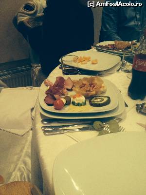 [P02] Aperitiv Revelion » foto by sandumihaela
 - 
<span class="allrVoted glyphicon glyphicon-heart hidden" id="av584681"></span>
<a class="m-l-10 hidden" id="sv584681" onclick="voting_Foto_DelVot(,584681,3456)" role="button">șterge vot <span class="glyphicon glyphicon-remove"></span></a>
<a id="v9584681" class=" c-red"  onclick="voting_Foto_SetVot(584681)" role="button"><span class="glyphicon glyphicon-heart-empty"></span> <b>LIKE</b> = Votează poza</a> <img class="hidden"  id="f584681W9" src="/imagini/loader.gif" border="0" /><span class="AjErrMes hidden" id="e584681ErM"></span>