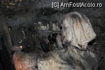 [P34] Miner care se pregatea se intre in mina. Pe mana stanga avea legat opaitul care era stins in momentul in care ajungea jos pentru a nu consuma oxigenul. In mina se ghidau dupa sunete, miros si gust (argintul brut avand gust de arsenic) » foto by alexandruduma
 - 
<span class="allrVoted glyphicon glyphicon-heart hidden" id="av19836"></span>
<a class="m-l-10 hidden" id="sv19836" onclick="voting_Foto_DelVot(,19836,3486)" role="button">șterge vot <span class="glyphicon glyphicon-remove"></span></a>
<a id="v919836" class=" c-red"  onclick="voting_Foto_SetVot(19836)" role="button"><span class="glyphicon glyphicon-heart-empty"></span> <b>LIKE</b> = Votează poza</a> <img class="hidden"  id="f19836W9" src="/imagini/loader.gif" border="0" /><span class="AjErrMes hidden" id="e19836ErM"></span>