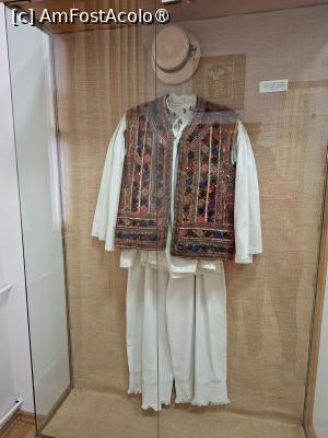 [P30] Muzeul de Artă Populară Constanța, Etaj, Sala a cincea, Costum de bărbat din Maramureș » foto by mprofeanu
 - 
<span class="allrVoted glyphicon glyphicon-heart hidden" id="av1522683"></span>
<a class="m-l-10 hidden" id="sv1522683" onclick="voting_Foto_DelVot(,1522683,3496)" role="button">șterge vot <span class="glyphicon glyphicon-remove"></span></a>
<a id="v91522683" class=" c-red"  onclick="voting_Foto_SetVot(1522683)" role="button"><span class="glyphicon glyphicon-heart-empty"></span> <b>LIKE</b> = Votează poza</a> <img class="hidden"  id="f1522683W9" src="/imagini/loader.gif" border="0" /><span class="AjErrMes hidden" id="e1522683ErM"></span>
