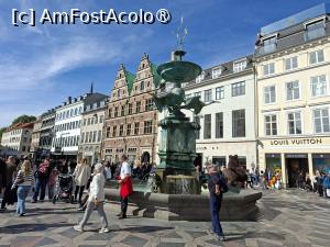 [P23] Copenhaga, Storkespringvandet - Fântâna Cu Barză în piața Amagertorv pe strada pietonală Strøget și case frumoase... » foto by mprofeanu
 - 
<span class="allrVoted glyphicon glyphicon-heart hidden" id="av1506236"></span>
<a class="m-l-10 hidden" id="sv1506236" onclick="voting_Foto_DelVot(,1506236,3497)" role="button">șterge vot <span class="glyphicon glyphicon-remove"></span></a>
<a id="v91506236" class=" c-red"  onclick="voting_Foto_SetVot(1506236)" role="button"><span class="glyphicon glyphicon-heart-empty"></span> <b>LIKE</b> = Votează poza</a> <img class="hidden"  id="f1506236W9" src="/imagini/loader.gif" border="0" /><span class="AjErrMes hidden" id="e1506236ErM"></span>