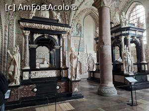 [P70] Catedrala Roskilde, Capela celor trei Magi cu mormintele lui Christian III, Frederik II cu soțiile » foto by mprofeanu
 - 
<span class="allrVoted glyphicon glyphicon-heart hidden" id="av1506283"></span>
<a class="m-l-10 hidden" id="sv1506283" onclick="voting_Foto_DelVot(,1506283,3497)" role="button">șterge vot <span class="glyphicon glyphicon-remove"></span></a>
<a id="v91506283" class=" c-red"  onclick="voting_Foto_SetVot(1506283)" role="button"><span class="glyphicon glyphicon-heart-empty"></span> <b>LIKE</b> = Votează poza</a> <img class="hidden"  id="f1506283W9" src="/imagini/loader.gif" border="0" /><span class="AjErrMes hidden" id="e1506283ErM"></span>