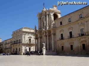[P19] Siracusa - Piazza Duomo » foto by BOGDAN DSN
 - 
<span class="allrVoted glyphicon glyphicon-heart hidden" id="av687526"></span>
<a class="m-l-10 hidden" id="sv687526" onclick="voting_Foto_DelVot(,687526,3509)" role="button">șterge vot <span class="glyphicon glyphicon-remove"></span></a>
<a id="v9687526" class=" c-red"  onclick="voting_Foto_SetVot(687526)" role="button"><span class="glyphicon glyphicon-heart-empty"></span> <b>LIKE</b> = Votează poza</a> <img class="hidden"  id="f687526W9" src="/imagini/loader.gif" border="0" /><span class="AjErrMes hidden" id="e687526ErM"></span>