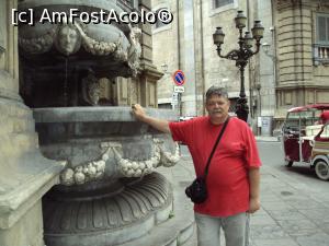 [P16] Palermo - Quattro Canti: Adrian în faţa uneia dintre fântâni.  » foto by Carmen Ion
 - 
<span class="allrVoted glyphicon glyphicon-heart hidden" id="av712122"></span>
<a class="m-l-10 hidden" id="sv712122" onclick="voting_Foto_DelVot(,712122,3509)" role="button">șterge vot <span class="glyphicon glyphicon-remove"></span></a>
<a id="v9712122" class=" c-red"  onclick="voting_Foto_SetVot(712122)" role="button"><span class="glyphicon glyphicon-heart-empty"></span> <b>LIKE</b> = Votează poza</a> <img class="hidden"  id="f712122W9" src="/imagini/loader.gif" border="0" /><span class="AjErrMes hidden" id="e712122ErM"></span>
