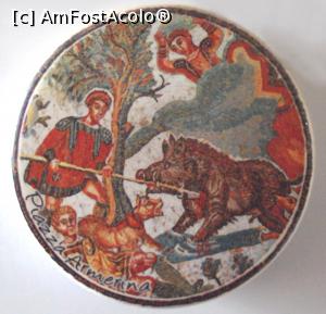 [P09] Magnetul ilustrând o scenă de vânătoare de la Villa Romana del Casale.  » foto by Carmen Ion
 - 
<span class="allrVoted glyphicon glyphicon-heart hidden" id="av712730"></span>
<a class="m-l-10 hidden" id="sv712730" onclick="voting_Foto_DelVot(,712730,3509)" role="button">șterge vot <span class="glyphicon glyphicon-remove"></span></a>
<a id="v9712730" class=" c-red"  onclick="voting_Foto_SetVot(712730)" role="button"><span class="glyphicon glyphicon-heart-empty"></span> <b>LIKE</b> = Votează poza</a> <img class="hidden"  id="f712730W9" src="/imagini/loader.gif" border="0" /><span class="AjErrMes hidden" id="e712730ErM"></span>