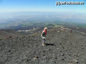 [P01] Telefericul se află la baza acestui povârniş. La orizont se află marea. Oare ce căuta în acest peisaj deşertic o buburuză?  » foto by marnicpop
 - 
<span class="allrVoted glyphicon glyphicon-heart hidden" id="av641063"></span>
<a class="m-l-10 hidden" id="sv641063" onclick="voting_Foto_DelVot(,641063,3509)" role="button">șterge vot <span class="glyphicon glyphicon-remove"></span></a>
<a id="v9641063" class=" c-red"  onclick="voting_Foto_SetVot(641063)" role="button"><span class="glyphicon glyphicon-heart-empty"></span> <b>LIKE</b> = Votează poza</a> <img class="hidden"  id="f641063W9" src="/imagini/loader.gif" border="0" /><span class="AjErrMes hidden" id="e641063ErM"></span>