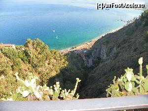 [P08] aşa se vede din Taormina acelaşi golf.  » foto by marnicpop
 - 
<span class="allrVoted glyphicon glyphicon-heart hidden" id="av641078"></span>
<a class="m-l-10 hidden" id="sv641078" onclick="voting_Foto_DelVot(,641078,3509)" role="button">șterge vot <span class="glyphicon glyphicon-remove"></span></a>
<a id="v9641078" class=" c-red"  onclick="voting_Foto_SetVot(641078)" role="button"><span class="glyphicon glyphicon-heart-empty"></span> <b>LIKE</b> = Votează poza</a> <img class="hidden"  id="f641078W9" src="/imagini/loader.gif" border="0" /><span class="AjErrMes hidden" id="e641078ErM"></span>