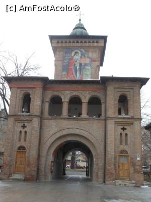 [P14] Mănăstirea Antim - Clopotnița și gangul de la intrare. Vedere din curtea interioară. » foto by iulianic
 - 
<span class="allrVoted glyphicon glyphicon-heart hidden" id="av1215828"></span>
<a class="m-l-10 hidden" id="sv1215828" onclick="voting_Foto_DelVot(,1215828,3511)" role="button">șterge vot <span class="glyphicon glyphicon-remove"></span></a>
<a id="v91215828" class=" c-red"  onclick="voting_Foto_SetVot(1215828)" role="button"><span class="glyphicon glyphicon-heart-empty"></span> <b>LIKE</b> = Votează poza</a> <img class="hidden"  id="f1215828W9" src="/imagini/loader.gif" border="0" /><span class="AjErrMes hidden" id="e1215828ErM"></span>