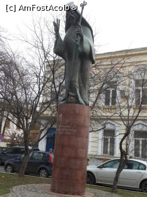 [P16] Mănăstirea Antim - &Icirc;n fața intrării, Antim Ivireanul. » foto by iulianic
 - 
<span class="allrVoted glyphicon glyphicon-heart hidden" id="av1215830"></span>
<a class="m-l-10 hidden" id="sv1215830" onclick="voting_Foto_DelVot(,1215830,3511)" role="button">șterge vot <span class="glyphicon glyphicon-remove"></span></a>
<a id="v91215830" class=" c-red"  onclick="voting_Foto_SetVot(1215830)" role="button"><span class="glyphicon glyphicon-heart-empty"></span> <b>LIKE</b> = Votează poza</a> <img class="hidden"  id="f1215830W9" src="/imagini/loader.gif" border="0" /><span class="AjErrMes hidden" id="e1215830ErM"></span>