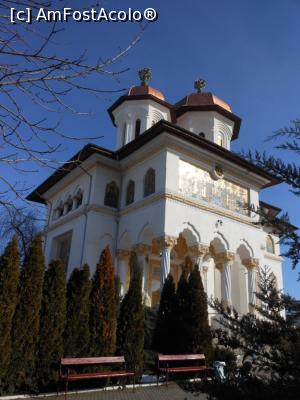 [P31] Mănăstirea Duminica Sfinților Rom&acirc;ni - Biserica. » foto by iulianic
 - 
<span class="allrVoted glyphicon glyphicon-heart hidden" id="av1215845"></span>
<a class="m-l-10 hidden" id="sv1215845" onclick="voting_Foto_DelVot(,1215845,3511)" role="button">șterge vot <span class="glyphicon glyphicon-remove"></span></a>
<a id="v91215845" class=" c-red"  onclick="voting_Foto_SetVot(1215845)" role="button"><span class="glyphicon glyphicon-heart-empty"></span> <b>LIKE</b> = Votează poza</a> <img class="hidden"  id="f1215845W9" src="/imagini/loader.gif" border="0" /><span class="AjErrMes hidden" id="e1215845ErM"></span>