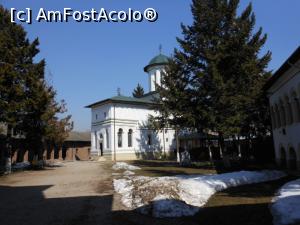 [P39] Mănăstirea Plumbuita - Biserica. » foto by iulianic
 - 
<span class="allrVoted glyphicon glyphicon-heart hidden" id="av1215853"></span>
<a class="m-l-10 hidden" id="sv1215853" onclick="voting_Foto_DelVot(,1215853,3511)" role="button">șterge vot <span class="glyphicon glyphicon-remove"></span></a>
<a id="v91215853" class=" c-red"  onclick="voting_Foto_SetVot(1215853)" role="button"><span class="glyphicon glyphicon-heart-empty"></span> <b>LIKE</b> = Votează poza</a> <img class="hidden"  id="f1215853W9" src="/imagini/loader.gif" border="0" /><span class="AjErrMes hidden" id="e1215853ErM"></span>