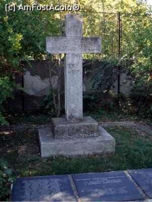 [P16] Cimitirul de onoare Pro Patria - București. Monument cu inscripția "Hier ruhen Krieger aus Naipu und Prunaru" (Aici odihnesc luptători din Naipu și Prunaru). » foto by iulianic
 - 
<span class="allrVoted glyphicon glyphicon-heart hidden" id="av1225721"></span>
<a class="m-l-10 hidden" id="sv1225721" onclick="voting_Foto_DelVot(,1225721,3511)" role="button">șterge vot <span class="glyphicon glyphicon-remove"></span></a>
<a id="v91225721" class=" c-red"  onclick="voting_Foto_SetVot(1225721)" role="button"><span class="glyphicon glyphicon-heart-empty"></span> <b>LIKE</b> = Votează poza</a> <img class="hidden"  id="f1225721W9" src="/imagini/loader.gif" border="0" /><span class="AjErrMes hidden" id="e1225721ErM"></span>