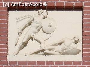 [P05] Cimitirul de onoare Pro Patria - București. Basorelief &icirc;n st&acirc;nga intrării. » foto by iulianic
 - 
<span class="allrVoted glyphicon glyphicon-heart hidden" id="av1225710"></span>
<a class="m-l-10 hidden" id="sv1225710" onclick="voting_Foto_DelVot(,1225710,3511)" role="button">șterge vot <span class="glyphicon glyphicon-remove"></span></a>
<a id="v91225710" class=" c-red"  onclick="voting_Foto_SetVot(1225710)" role="button"><span class="glyphicon glyphicon-heart-empty"></span> <b>LIKE</b> = Votează poza</a> <img class="hidden"  id="f1225710W9" src="/imagini/loader.gif" border="0" /><span class="AjErrMes hidden" id="e1225710ErM"></span>