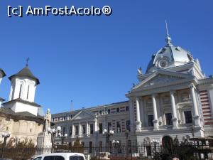 [P13] București - Spitalul Colțea și statuia ctitorului spătarul Mihai Cantacuzino.  » foto by iulianic
 - 
<span class="allrVoted glyphicon glyphicon-heart hidden" id="av1110239"></span>
<a class="m-l-10 hidden" id="sv1110239" onclick="voting_Foto_DelVot(,1110239,3511)" role="button">șterge vot <span class="glyphicon glyphicon-remove"></span></a>
<a id="v91110239" class=" c-red"  onclick="voting_Foto_SetVot(1110239)" role="button"><span class="glyphicon glyphicon-heart-empty"></span> <b>LIKE</b> = Votează poza</a> <img class="hidden"  id="f1110239W9" src="/imagini/loader.gif" border="0" /><span class="AjErrMes hidden" id="e1110239ErM"></span>