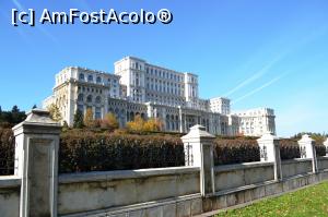 [P29] Gardul de la casa poporului unde și-a legat badea Gheorghe bicicleta (cu lacăt bineînțeles ca să nu-i fure..știți voi cine) » foto by AZE
 - 
<span class="allrVoted glyphicon glyphicon-heart hidden" id="av960439"></span>
<a class="m-l-10 hidden" id="sv960439" onclick="voting_Foto_DelVot(,960439,3511)" role="button">șterge vot <span class="glyphicon glyphicon-remove"></span></a>
<a id="v9960439" class=" c-red"  onclick="voting_Foto_SetVot(960439)" role="button"><span class="glyphicon glyphicon-heart-empty"></span> <b>LIKE</b> = Votează poza</a> <img class="hidden"  id="f960439W9" src="/imagini/loader.gif" border="0" /><span class="AjErrMes hidden" id="e960439ErM"></span>