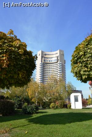 [P47] Intercontinental văzut dinspre parc » foto by AZE
 - 
<span class="allrVoted glyphicon glyphicon-heart hidden" id="av960457"></span>
<a class="m-l-10 hidden" id="sv960457" onclick="voting_Foto_DelVot(,960457,3511)" role="button">șterge vot <span class="glyphicon glyphicon-remove"></span></a>
<a id="v9960457" class=" c-red"  onclick="voting_Foto_SetVot(960457)" role="button"><span class="glyphicon glyphicon-heart-empty"></span> <b>LIKE</b> = Votează poza</a> <img class="hidden"  id="f960457W9" src="/imagini/loader.gif" border="0" /><span class="AjErrMes hidden" id="e960457ErM"></span>