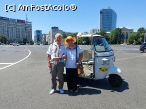 [P19] 19. Noi și tuk - tuk &icirc;n Piața Victoriei. » foto by msnd
 - 
<span class="allrVoted glyphicon glyphicon-heart hidden" id="av1325477"></span>
<a class="m-l-10 hidden" id="sv1325477" onclick="voting_Foto_DelVot(,1325477,3511)" role="button">șterge vot <span class="glyphicon glyphicon-remove"></span></a>
<a id="v91325477" class=" c-red"  onclick="voting_Foto_SetVot(1325477)" role="button"><span class="glyphicon glyphicon-heart-empty"></span> <b>LIKE</b> = Votează poza</a> <img class="hidden"  id="f1325477W9" src="/imagini/loader.gif" border="0" /><span class="AjErrMes hidden" id="e1325477ErM"></span>