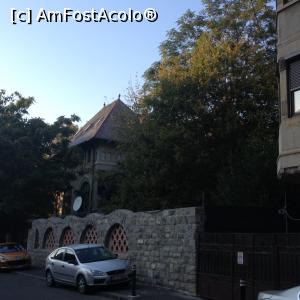 [P12] Cu bastonul prin Bucuresti - ne apropiem de casa Oprea Soare (Hanul Berarilor)  » foto by mishu
 - 
<span class="allrVoted glyphicon glyphicon-heart hidden" id="av789016"></span>
<a class="m-l-10 hidden" id="sv789016" onclick="voting_Foto_DelVot(,789016,3511)" role="button">șterge vot <span class="glyphicon glyphicon-remove"></span></a>
<a id="v9789016" class=" c-red"  onclick="voting_Foto_SetVot(789016)" role="button"><span class="glyphicon glyphicon-heart-empty"></span> <b>LIKE</b> = Votează poza</a> <img class="hidden"  id="f789016W9" src="/imagini/loader.gif" border="0" /><span class="AjErrMes hidden" id="e789016ErM"></span>