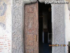 [P09] usa veche a bisericii.  » foto by elviramvio
 - 
<span class="allrVoted glyphicon glyphicon-heart hidden" id="av686668"></span>
<a class="m-l-10 hidden" id="sv686668" onclick="voting_Foto_DelVot(,686668,3511)" role="button">șterge vot <span class="glyphicon glyphicon-remove"></span></a>
<a id="v9686668" class=" c-red"  onclick="voting_Foto_SetVot(686668)" role="button"><span class="glyphicon glyphicon-heart-empty"></span> <b>LIKE</b> = Votează poza</a> <img class="hidden"  id="f686668W9" src="/imagini/loader.gif" border="0" /><span class="AjErrMes hidden" id="e686668ErM"></span>