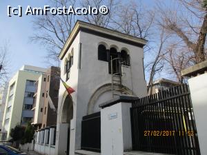 [P11] Intrarea în curtea bisericii Mavrogheni, clopotnița este nouă, construită după revoluție, cea veche s-a dărâmat parțial la ultimul mare cutremur.  » foto by elviramvio
 - 
<span class="allrVoted glyphicon glyphicon-heart hidden" id="av837615"></span>
<a class="m-l-10 hidden" id="sv837615" onclick="voting_Foto_DelVot(,837615,3511)" role="button">șterge vot <span class="glyphicon glyphicon-remove"></span></a>
<a id="v9837615" class=" c-red"  onclick="voting_Foto_SetVot(837615)" role="button"><span class="glyphicon glyphicon-heart-empty"></span> <b>LIKE</b> = Votează poza</a> <img class="hidden"  id="f837615W9" src="/imagini/loader.gif" border="0" /><span class="AjErrMes hidden" id="e837615ErM"></span>