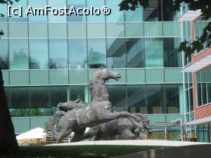 [P23] Clădiri moderne şi un grup statuar frumusel.  » foto by elviramvio
 - 
<span class="allrVoted glyphicon glyphicon-heart hidden" id="av996523"></span>
<a class="m-l-10 hidden" id="sv996523" onclick="voting_Foto_DelVot(,996523,3511)" role="button">șterge vot <span class="glyphicon glyphicon-remove"></span></a>
<a id="v9996523" class=" c-red"  onclick="voting_Foto_SetVot(996523)" role="button"><span class="glyphicon glyphicon-heart-empty"></span> <b>LIKE</b> = Votează poza</a> <img class="hidden"  id="f996523W9" src="/imagini/loader.gif" border="0" /><span class="AjErrMes hidden" id="e996523ErM"></span>