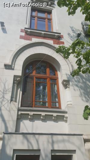 [P08] Detaliu cu fereastra parter și etaj 1 » foto by ultrasro
 - 
<span class="allrVoted glyphicon glyphicon-heart hidden" id="av1063393"></span>
<a class="m-l-10 hidden" id="sv1063393" onclick="voting_Foto_DelVot(,1063393,3511)" role="button">șterge vot <span class="glyphicon glyphicon-remove"></span></a>
<a id="v91063393" class=" c-red"  onclick="voting_Foto_SetVot(1063393)" role="button"><span class="glyphicon glyphicon-heart-empty"></span> <b>LIKE</b> = Votează poza</a> <img class="hidden"  id="f1063393W9" src="/imagini/loader.gif" border="0" /><span class="AjErrMes hidden" id="e1063393ErM"></span>