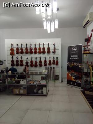 [P20] Magazinul Muzica - Calea Victoriei, numărul 41 – 43, București,  » foto by danaeldreny*
 - 
<span class="allrVoted glyphicon glyphicon-heart hidden" id="av858281"></span>
<a class="m-l-10 hidden" id="sv858281" onclick="voting_Foto_DelVot(,858281,3511)" role="button">șterge vot <span class="glyphicon glyphicon-remove"></span></a>
<a id="v9858281" class=" c-red"  onclick="voting_Foto_SetVot(858281)" role="button"><span class="glyphicon glyphicon-heart-empty"></span> <b>LIKE</b> = Votează poza</a> <img class="hidden"  id="f858281W9" src="/imagini/loader.gif" border="0" /><span class="AjErrMes hidden" id="e858281ErM"></span>