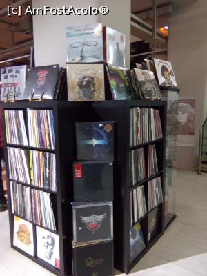 [P30] Magazinul Muzica - Calea Victoriei, numărul 41 – 43, București,  » foto by danaeldreny*
 - 
<span class="allrVoted glyphicon glyphicon-heart hidden" id="av858291"></span>
<a class="m-l-10 hidden" id="sv858291" onclick="voting_Foto_DelVot(,858291,3511)" role="button">șterge vot <span class="glyphicon glyphicon-remove"></span></a>
<a id="v9858291" class=" c-red"  onclick="voting_Foto_SetVot(858291)" role="button"><span class="glyphicon glyphicon-heart-empty"></span> <b>LIKE</b> = Votează poza</a> <img class="hidden"  id="f858291W9" src="/imagini/loader.gif" border="0" /><span class="AjErrMes hidden" id="e858291ErM"></span>