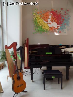 [P04] Magazinul Muzica - Calea Victoriei, numărul 41 – 43, București,  » foto by danaeldreny*
 - 
<span class="allrVoted glyphicon glyphicon-heart hidden" id="av858265"></span>
<a class="m-l-10 hidden" id="sv858265" onclick="voting_Foto_DelVot(,858265,3511)" role="button">șterge vot <span class="glyphicon glyphicon-remove"></span></a>
<a id="v9858265" class=" c-red"  onclick="voting_Foto_SetVot(858265)" role="button"><span class="glyphicon glyphicon-heart-empty"></span> <b>LIKE</b> = Votează poza</a> <img class="hidden"  id="f858265W9" src="/imagini/loader.gif" border="0" /><span class="AjErrMes hidden" id="e858265ErM"></span>