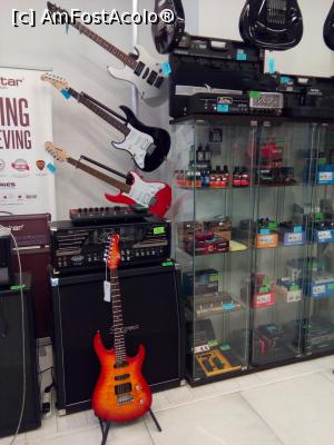 [P06] Magazinul Muzica - Calea Victoriei, numărul 41 – 43, București, chitara favorită,  » foto by danaeldreny*
 - 
<span class="allrVoted glyphicon glyphicon-heart hidden" id="av858267"></span>
<a class="m-l-10 hidden" id="sv858267" onclick="voting_Foto_DelVot(,858267,3511)" role="button">șterge vot <span class="glyphicon glyphicon-remove"></span></a>
<a id="v9858267" class=" c-red"  onclick="voting_Foto_SetVot(858267)" role="button"><span class="glyphicon glyphicon-heart-empty"></span> <b>LIKE</b> = Votează poza</a> <img class="hidden"  id="f858267W9" src="/imagini/loader.gif" border="0" /><span class="AjErrMes hidden" id="e858267ErM"></span>