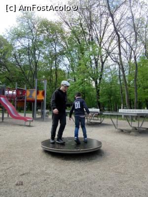 [P17] 2017- la joacă &icirc;n Herăstrău » foto by Michi
 - 
<span class="allrVoted glyphicon glyphicon-heart hidden" id="av1259370"></span>
<a class="m-l-10 hidden" id="sv1259370" onclick="voting_Foto_DelVot(,1259370,3511)" role="button">șterge vot <span class="glyphicon glyphicon-remove"></span></a>
<a id="v91259370" class=" c-red"  onclick="voting_Foto_SetVot(1259370)" role="button"><span class="glyphicon glyphicon-heart-empty"></span> <b>LIKE</b> = Votează poza</a> <img class="hidden"  id="f1259370W9" src="/imagini/loader.gif" border="0" /><span class="AjErrMes hidden" id="e1259370ErM"></span>