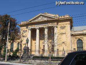 [P05] Facultatea de Medicină şi Farmacie, statuia lui Carol Davila » foto by Michi
 - 
<span class="allrVoted glyphicon glyphicon-heart hidden" id="av559697"></span>
<a class="m-l-10 hidden" id="sv559697" onclick="voting_Foto_DelVot(,559697,3511)" role="button">șterge vot <span class="glyphicon glyphicon-remove"></span></a>
<a id="v9559697" class=" c-red"  onclick="voting_Foto_SetVot(559697)" role="button"><span class="glyphicon glyphicon-heart-empty"></span> <b>LIKE</b> = Votează poza</a> <img class="hidden"  id="f559697W9" src="/imagini/loader.gif" border="0" /><span class="AjErrMes hidden" id="e559697ErM"></span>