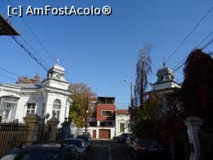 [P04] Cele două vile care străjuiesc Intrarea Costache Negri din cartierul Cotroceni. » foto by tata123 🔱
 - 
<span class="allrVoted glyphicon glyphicon-heart hidden" id="av1196910"></span>
<a class="m-l-10 hidden" id="sv1196910" onclick="voting_Foto_DelVot(,1196910,3511)" role="button">șterge vot <span class="glyphicon glyphicon-remove"></span></a>
<a id="v91196910" class=" c-red"  onclick="voting_Foto_SetVot(1196910)" role="button"><span class="glyphicon glyphicon-heart-empty"></span> <b>LIKE</b> = Votează poza</a> <img class="hidden"  id="f1196910W9" src="/imagini/loader.gif" border="0" /><span class="AjErrMes hidden" id="e1196910ErM"></span>