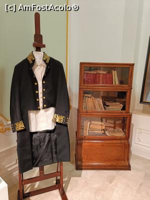 [P08] Roba de academician a profesorului Iulian Văcărel. » foto by tata123 🔱
 - 
<span class="allrVoted glyphicon glyphicon-heart hidden" id="av1358469"></span>
<a class="m-l-10 hidden" id="sv1358469" onclick="voting_Foto_DelVot(,1358469,3511)" role="button">șterge vot <span class="glyphicon glyphicon-remove"></span></a>
<a id="v91358469" class=" c-red"  onclick="voting_Foto_SetVot(1358469)" role="button"><span class="glyphicon glyphicon-heart-empty"></span> <b>LIKE</b> = Votează poza</a> <img class="hidden"  id="f1358469W9" src="/imagini/loader.gif" border="0" /><span class="AjErrMes hidden" id="e1358469ErM"></span>