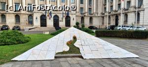 [P17] Monumentul din fața Palatului Ministerului de Interne. » foto by tata123 🔱
 - 
<span class="allrVoted glyphicon glyphicon-heart hidden" id="av1406426"></span>
<a class="m-l-10 hidden" id="sv1406426" onclick="voting_Foto_DelVot(,1406426,3511)" role="button">șterge vot <span class="glyphicon glyphicon-remove"></span></a>
<a id="v91406426" class=" c-red"  onclick="voting_Foto_SetVot(1406426)" role="button"><span class="glyphicon glyphicon-heart-empty"></span> <b>LIKE</b> = Votează poza</a> <img class="hidden"  id="f1406426W9" src="/imagini/loader.gif" border="0" /><span class="AjErrMes hidden" id="e1406426ErM"></span>