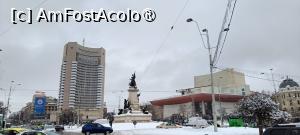 [P22] În Piața Universității: fostul Hotel Intercontinental, monumentul reconstituit al lui Ion C. Brătianu și Teatrul Național „Ion Luca Caragiale”. » foto by tata123 🔱
 - 
<span class="allrVoted glyphicon glyphicon-heart hidden" id="av1518503"></span>
<a class="m-l-10 hidden" id="sv1518503" onclick="voting_Foto_DelVot(,1518503,3511)" role="button">șterge vot <span class="glyphicon glyphicon-remove"></span></a>
<a id="v91518503" class=" c-red"  onclick="voting_Foto_SetVot(1518503)" role="button"><span class="glyphicon glyphicon-heart-empty"></span> <b>LIKE</b> = Votează poza</a> <img class="hidden"  id="f1518503W9" src="/imagini/loader.gif" border="0" /><span class="AjErrMes hidden" id="e1518503ErM"></span>