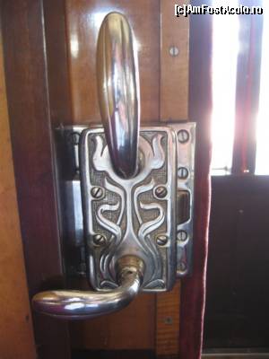 [P14] Detaliu uşă de acces cabină - Trenul Regal » foto by tata123 🔱
 - 
<span class="allrVoted glyphicon glyphicon-heart hidden" id="av503977"></span>
<a class="m-l-10 hidden" id="sv503977" onclick="voting_Foto_DelVot(,503977,3511)" role="button">șterge vot <span class="glyphicon glyphicon-remove"></span></a>
<a id="v9503977" class=" c-red"  onclick="voting_Foto_SetVot(503977)" role="button"><span class="glyphicon glyphicon-heart-empty"></span> <b>LIKE</b> = Votează poza</a> <img class="hidden"  id="f503977W9" src="/imagini/loader.gif" border="0" /><span class="AjErrMes hidden" id="e503977ErM"></span>