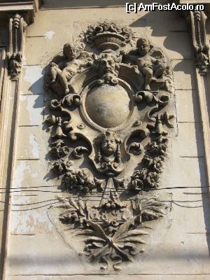 [P11] Decorațiune pe peretele unei case de pe str. Mitropolit Nifon » foto by tata123 🔱
 - 
<span class="allrVoted glyphicon glyphicon-heart hidden" id="av516989"></span>
<a class="m-l-10 hidden" id="sv516989" onclick="voting_Foto_DelVot(,516989,3511)" role="button">șterge vot <span class="glyphicon glyphicon-remove"></span></a>
<a id="v9516989" class=" c-red"  onclick="voting_Foto_SetVot(516989)" role="button"><span class="glyphicon glyphicon-heart-empty"></span> <b>LIKE</b> = Votează poza</a> <img class="hidden"  id="f516989W9" src="/imagini/loader.gif" border="0" /><span class="AjErrMes hidden" id="e516989ErM"></span>