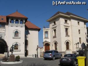 [P09] Hotelul din Palatul Suter și statuia din piațetă - cel mai înalt punct al Bucureștiului.  » foto by tata123 🔱
 - 
<span class="allrVoted glyphicon glyphicon-heart hidden" id="av516986"></span>
<a class="m-l-10 hidden" id="sv516986" onclick="voting_Foto_DelVot(,516986,3511)" role="button">șterge vot <span class="glyphicon glyphicon-remove"></span></a>
<a id="v9516986" class=" c-red"  onclick="voting_Foto_SetVot(516986)" role="button"><span class="glyphicon glyphicon-heart-empty"></span> <b>LIKE</b> = Votează poza</a> <img class="hidden"  id="f516986W9" src="/imagini/loader.gif" border="0" /><span class="AjErrMes hidden" id="e516986ErM"></span>