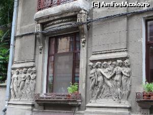 [P18] Basoreliefuri pe clădirea din str. Sfinților nr. 1 - București.  » foto by tata123 🔱
 - 
<span class="allrVoted glyphicon glyphicon-heart hidden" id="av683949"></span>
<a class="m-l-10 hidden" id="sv683949" onclick="voting_Foto_DelVot(,683949,3511)" role="button">șterge vot <span class="glyphicon glyphicon-remove"></span></a>
<a id="v9683949" class=" c-red"  onclick="voting_Foto_SetVot(683949)" role="button"><span class="glyphicon glyphicon-heart-empty"></span> <b>LIKE</b> = Votează poza</a> <img class="hidden"  id="f683949W9" src="/imagini/loader.gif" border="0" /><span class="AjErrMes hidden" id="e683949ErM"></span>